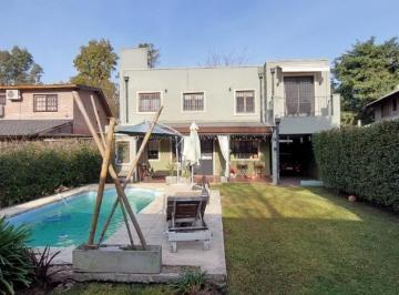 Casa · 200m² · 4 Ambientes · 3 Cocheras · Casa en Venta - Impecable - Haras Miryam