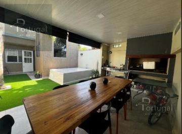 Casa · 162m² · 10 Ambientes · 2 Cocheras · Venta - Casa en Poeta Lugones - 3 Dorm. - Garage