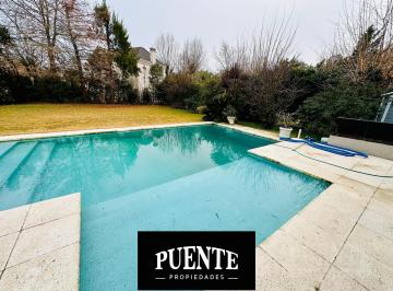 Casa · 180m² · 5 Ambientes · 2 Cocheras · Casa en Solar del Bosque