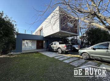 Casa · 164m² · 4 Ambientes · 2 Cocheras · Casa 4 Ambientes en Las Acacias, Hudson