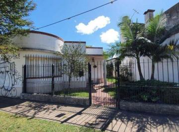 Casa · 141m² · 2 Dormitorios · 2 Cocheras · Casa en Venta Ituzaingo Norte, Apta Credito