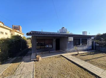 Casa de 5 ambientes, Villa Carlos Paz · Venta: 3 Dorm. - Pileta y Terraza - Los Manantiales - Carlos Paz