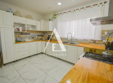 Casa de 3 ambientes, Presidente Perón · Casa Tres Ambientes con Parque y Quincho/departamento en Venta - Guernica