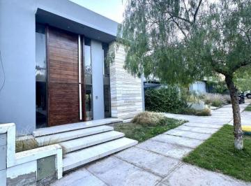 Casa de 5 ambientes, Ciudad de Mendoza · Casa Venta B° Dalvian