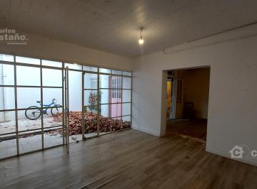 Casa · 110m² · 3 Ambientes · 1 Cochera · Casa en Pb, 3 Amb. con Cochera y Patio (Ideal Mejoras o Uso Comercial)