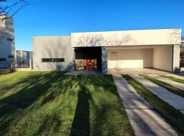 Casa · 232m² · 4 Ambientes · 2 Cocheras · Casa 3 Dorm. Country La Arbolada Holywood