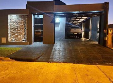 Casa · 250m² · 2 Dormitorios · 5 Cocheras · Vendo Impresionante Casa a Estrenar C/ Piscina en Posadas Mnes