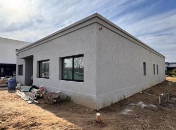 Casa · 176m² · 5 Ambientes · 1 Cochera · Casa en El Canton - Norte