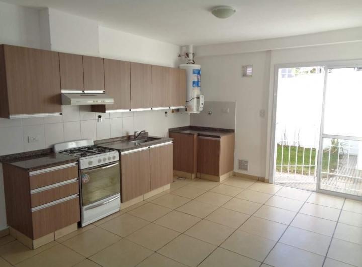 Casa · 80m² · 3 Ambientes · 1 Cochera