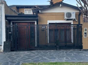 PH de 3 ambientes, Morón · Casa PH en Castelar Sur Zona Residencail