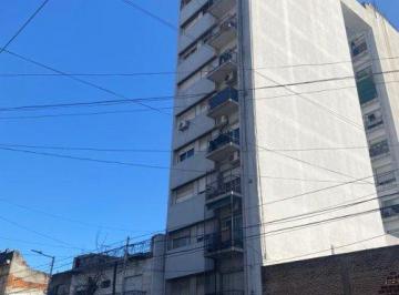 Frente del edificio · Venta - Departamento en Avellaneda Centro de 2 Ambientes Reciclado a Nuevo