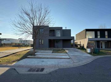 Casa · 200m² · 5 Ambientes · 1 Cochera · Casa en Alquiler en Lagoon Pilar, Pilar, G. B. a. Zona Norte