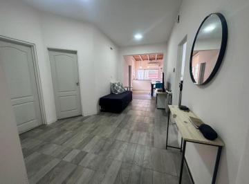 PH · 90m² · 5 Ambientes · PH en Venta Sobre Cantilo 13 a y 13b, Zona Comercial