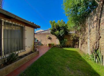 Casa · 166m² · 4 Ambientes · 2 Cocheras · Casa de 4 Ambientes en Venta en Villa Tesei, Oportunidad