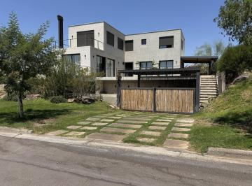 Casa · 367m² · 4 Dormitorios · 2 Cocheras · Casa en Venta