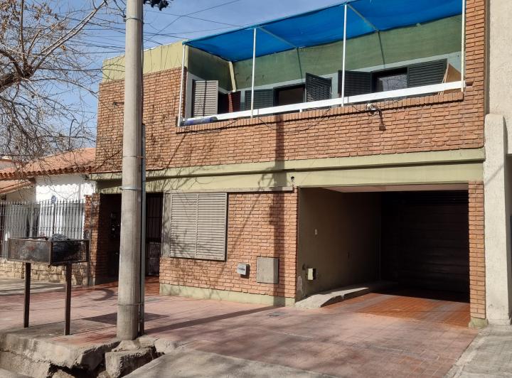 Casa · 100m² · 5 Ambientes · 1 Cochera