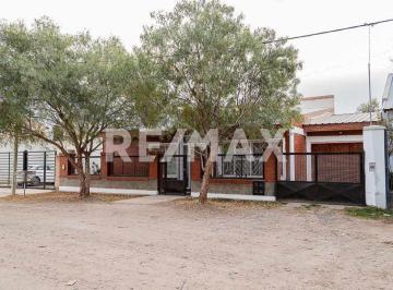 Casa · 200m² · 5 Ambientes · 1 Cochera · Alquiler Casa Urbanización Bosh