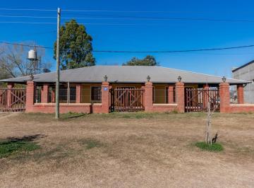 Fachada · Venta | Permuta - Casa - 2 Dorm. - Villa Amelia