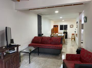 Casa de 4 ambientes, Lomas de Zamora · Casa con 3 Dorm. en Venta - Muy Proxima a Centro Comercial