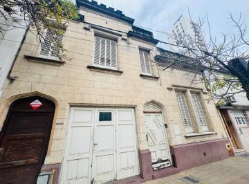 Casa de 7 ambientes, Ciudad de Santa Fe · Casa de Estilo en Barrio Constituyentes