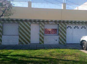 Casa de 3 ambientes, Lomas de Zamora · Cosquín 900 - Muy Linda Casa 3 Amb con Garage, Jardín y Terraza