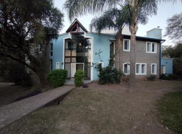 Casa de 8 ambientes, Córdoba · Casa en Alquiler en Villa Warcalde con Hermoso Patio!