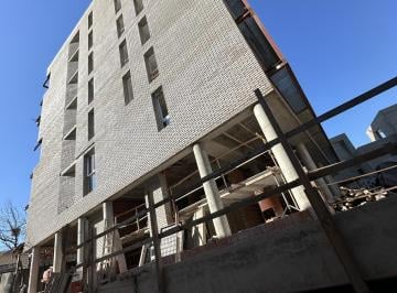 Casa · 94m² · 5 Ambientes · 1 Cochera · Casa en República de La Sexta