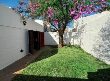 Casa · 211m² · 6 Ambientes · 1 Cochera · Con Escritura - 310 m² de Terreno - Patio - Garage - Escucha Propuesta