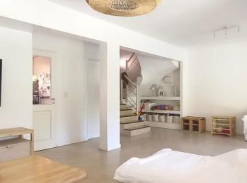 Casa · 180m² · 4 Ambientes · 2 Cocheras · Casa en Alquiler 4 Ambientes en Barrio Cerrado en Beccar