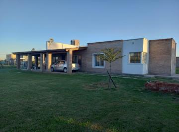Casa · 134m² · 5 Ambientes · 2 Cocheras · Casa 4 Dorm. con Pileta en Roldan