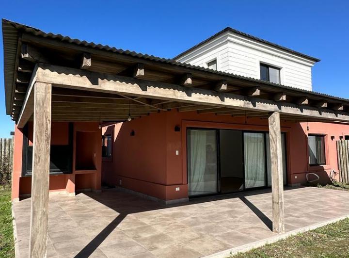 Casa · 3 Dormitorios