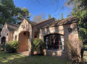 Casa · 170m² · 4 Ambientes · 2 Cocheras · Chalet en Venta en Parque Leloir
