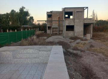 Casa de 6 ambientes, Russell · Casa con 597 m² de Terreno y 3 Dorm. en Venta en Russell