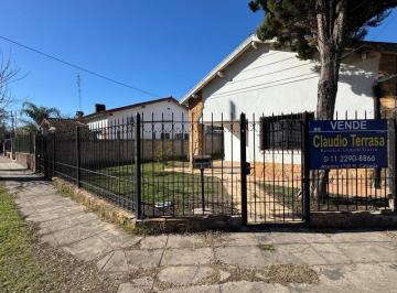 Casa · 140m² · 4 Ambientes · 3 Cocheras · Dos Casas en Mismo Lote a La Venta en R. Calzada