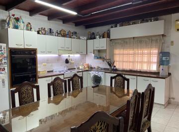 Casa · 235m² · Casa en Venta 4ambientes Excelente Oportunidad, Moreno