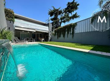 Casa · 250m² · 5 Ambientes · 2 Cocheras · Apto Crédito - Casa en Venta de 5 Ambientes con Quincho, Piscina y Cochera - Villa Ballester