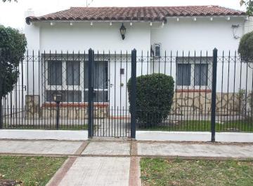 Casa de 3 ambientes, Almirante Brown · Casa 3 Amb en a m de Estación Adrogué