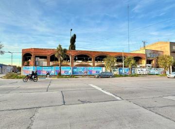 Local comercial · 1650m² · 1 Cochera · Importante Esquina en Alquiler