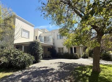 Casa · 326m² · 8 Ambientes · 2 Cocheras · Casa en Venta en El Talar de Pacheco, General Pacheco, Tigre