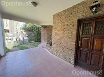 Casa · 109m² · 5 Ambientes · 2 Cocheras · Venta - Excelente Casa en Pilar Centro - a 100 m de Ruta 8