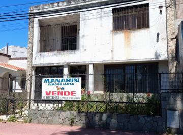 Casa · 308m² · 9 Ambientes · 3 Cocheras · Se Escuchan Ofertas! Casa a Reciclar en El Corazón de Alberdi