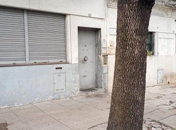 Bodega-Galpón · 157m² · Local con Galpón en El Centro de Valentín Alsina