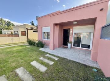 Casa · 64m² · 3 Ambientes · 1 Cochera · Colonia - Venta de Casa de 2 Dorm. con Cochera a m de Rambla Costanera