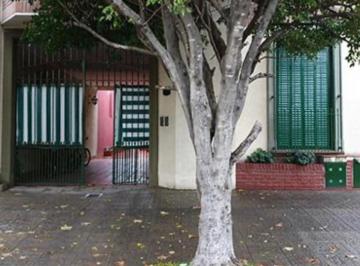 Casa · 354m² · 8 Ambientes · 3 Cocheras · Casa en Banfield de Corte Antiguo Reciclada a Nuevo. Ideal Dos Familias.