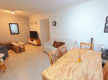 Departamento · 84m² · 4 Ambientes · Vicente López - Amplio Departamento 4 Amb con 2 Balcones!