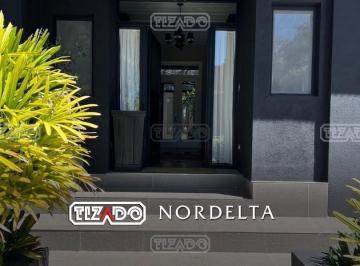 Casa · 210m² · 6 Ambientes · Casa en Venta en San Isidro Labrador, Villanueva, Tigre