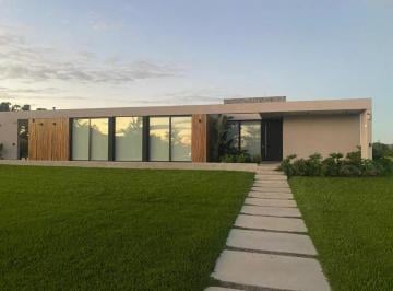 Casa · 206m² · 5 Ambientes · 3 Cocheras · Casa a La Venta en Exaltación de La Cruz