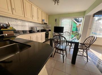 Casa · 240m² · 7 Ambientes · 2 Cocheras · Casa en Venta 7 Ambientes Apto Credito
