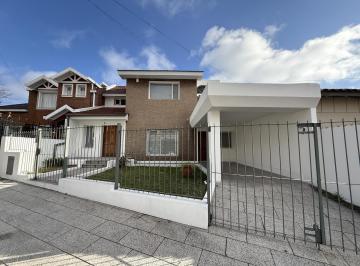 Casa · 190m² · 5 Ambientes · 1 Cochera · Casa en Venta de 5 Amb. Patio con Quincho y Parrilla. Barrio Siderca Centro Campana