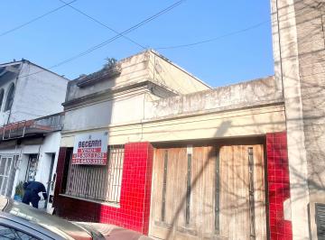 Terreno de 5 ambientes, Monte Castro · Venta de Casa - Lote Propio - 8x33.60 - Para Refaccionar - Monte Castro